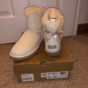 White mini bailey bow uggs